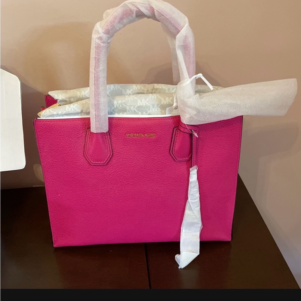 Michael Kors Pink Saffiano Leather Tote- brand new- Great for Valentine’s Day !